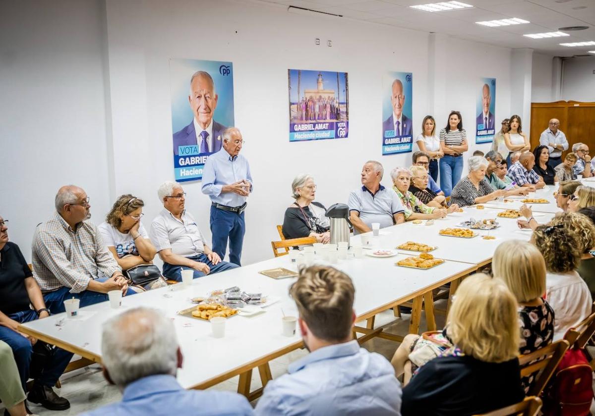 Amat pide una mayoría absoluta «para no depender de nadie»