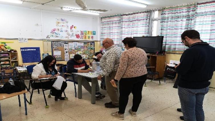 La participación se mantiene casi igual que hace cuatro años en Roquetas y Vícar