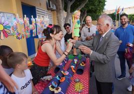 El CEIP Las Lomas organiza un mercadillo a beneficio de la asociación AIDA