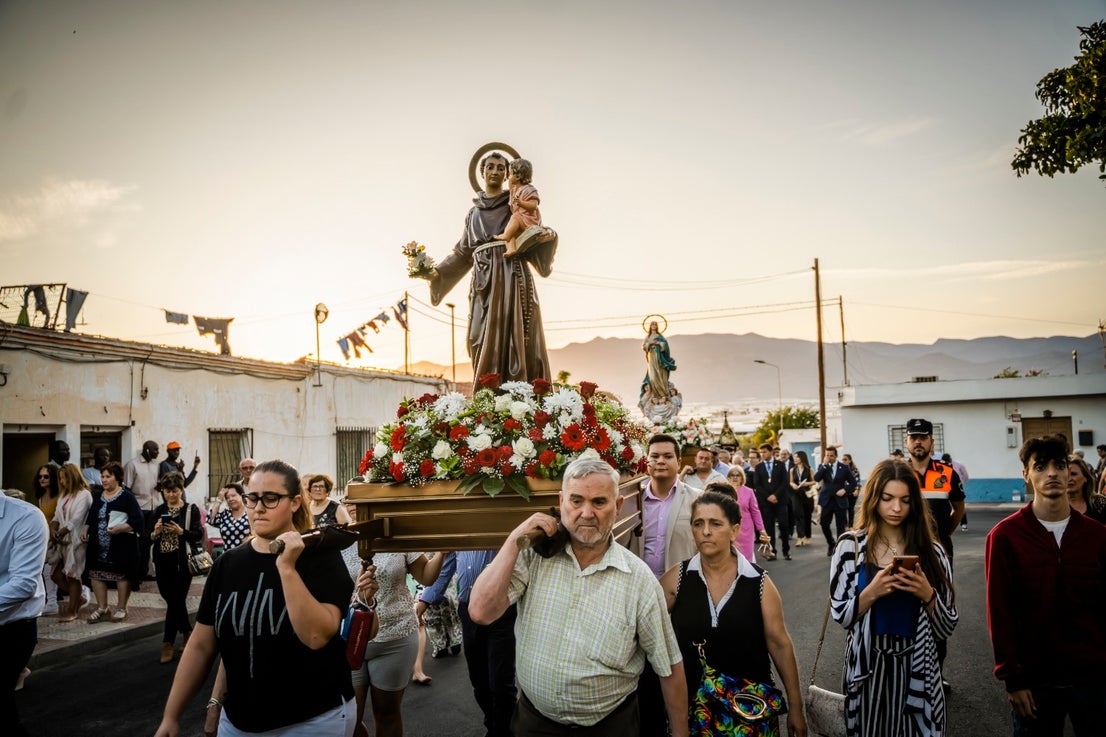 San Antonio y La Inmaculada procesionan por las calles de Cortijos de Marín en sus fiestas