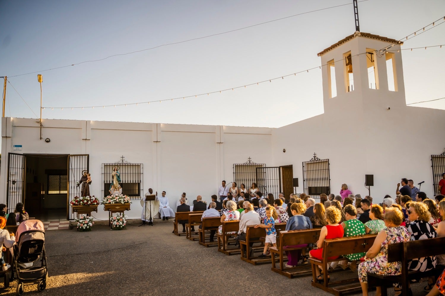 San Antonio y La Inmaculada procesionan por las calles de Cortijos de Marín en sus fiestas