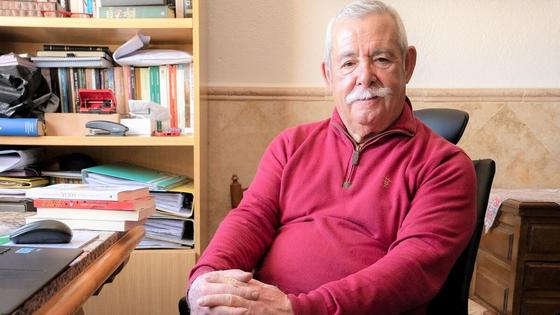 Luis Caparrós presenta una novela que rememora su etapa como delegado de Obras Públicas