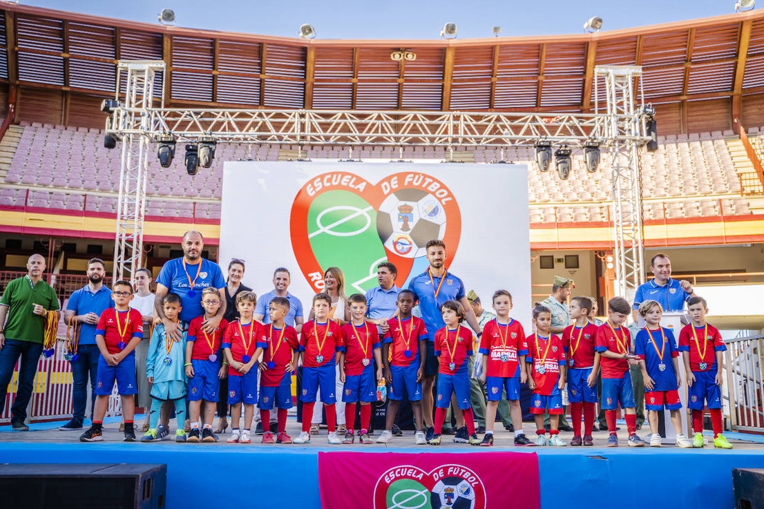 La Escuela de Fútbol de Roquetas clausura una temporada llena de éxitos