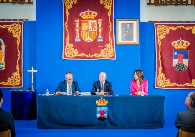 La Mesa de Edad ha dirigido el acto hasta la elección del alcalde