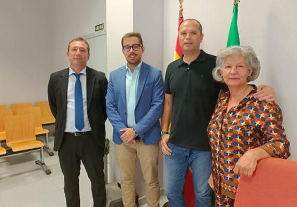 De izquierda a derecha, Rafael Torres, Claudio García, Francisco Martín y María Dolores Fuentes, jueces, abogados y procuradores se unieron el año pasado para reclamar el ascenso.