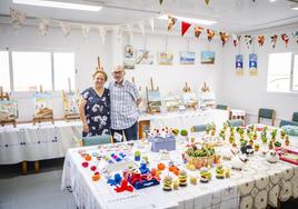 Acrílicos de Juanjo Ruiz y Caprichos Manuales de Carmen Martín en el Centro de Participación Activa