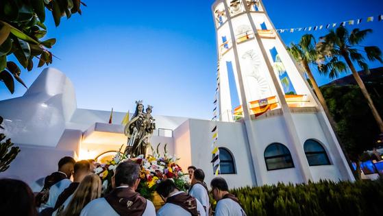 Maratón para mayores, flamenco y la procesión marítima terrestre inician las fiestas