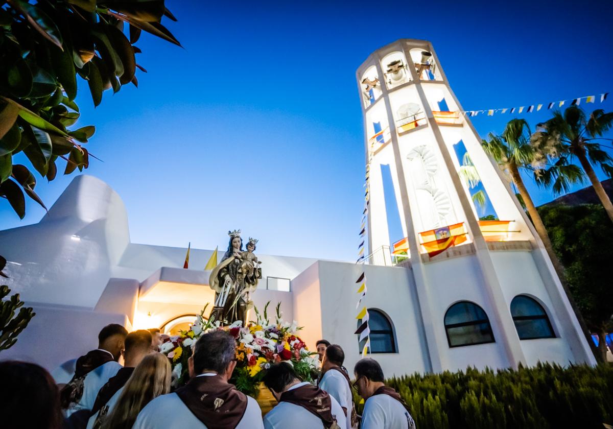 Maratón para mayores, flamenco y la procesión marítima terrestre inician las fiestas