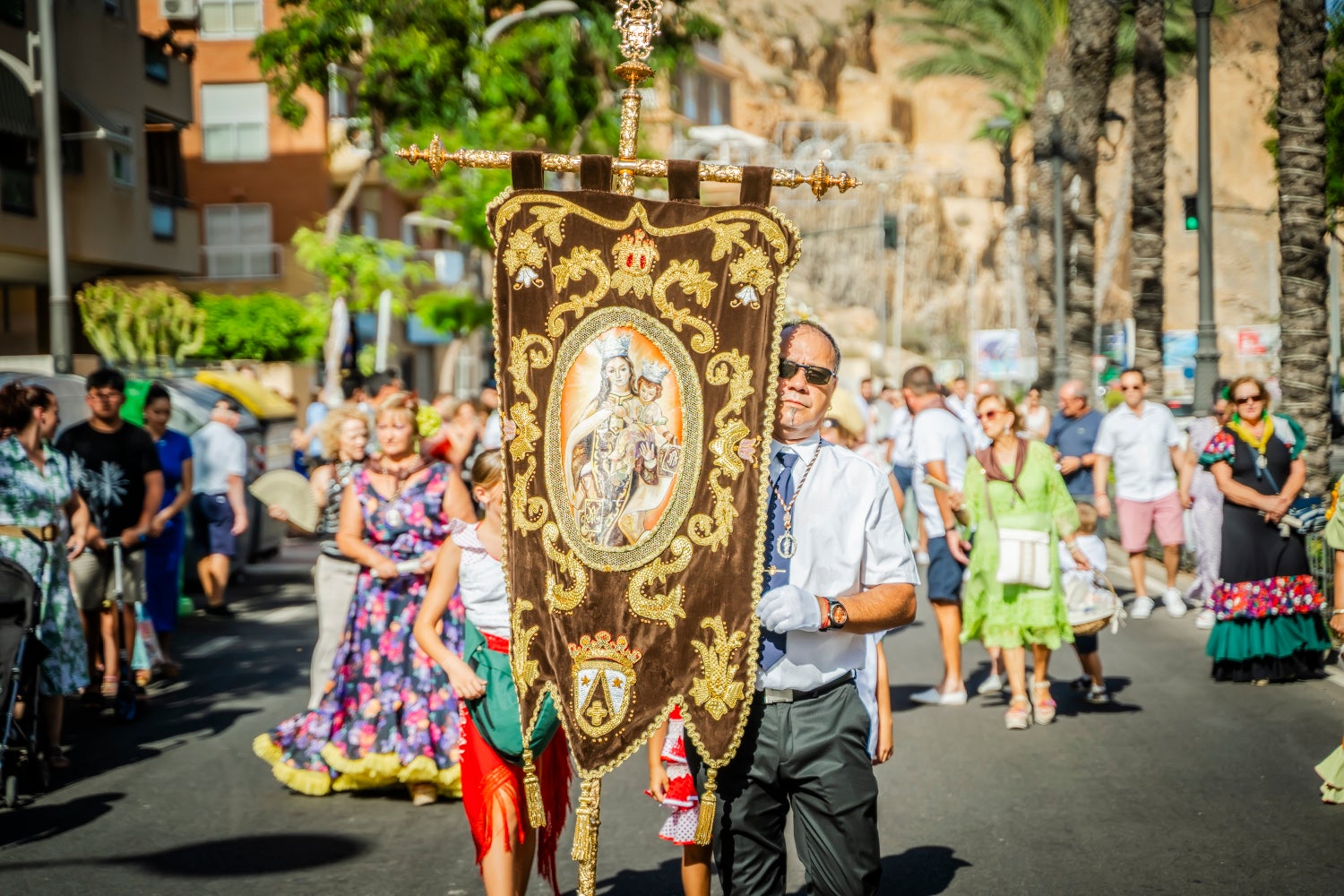 Aguadulce pasea a su Señora