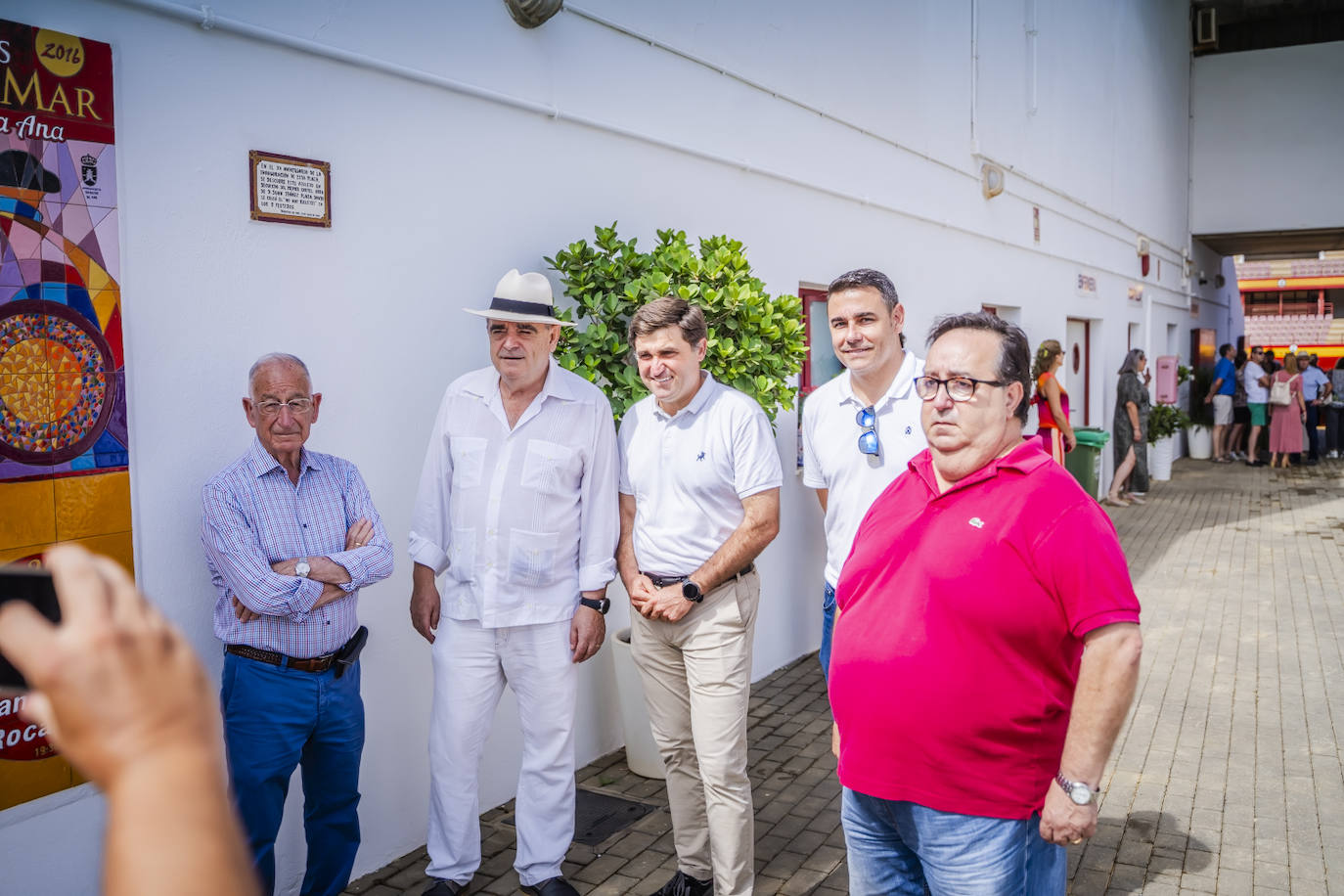 Roquetas de Mar rinde homenaje con una placa a Adrián Salmerón