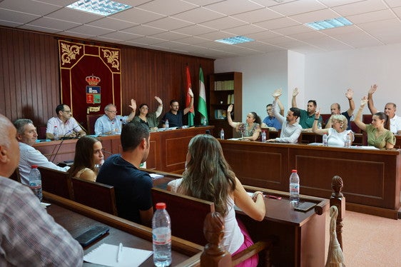 La corporación municipal vota el presupuesto para lo que resta de año.