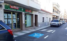 Aparcamientos en la localidad roquetera.