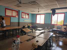 Limpieza en un centro educativo de Vícar.