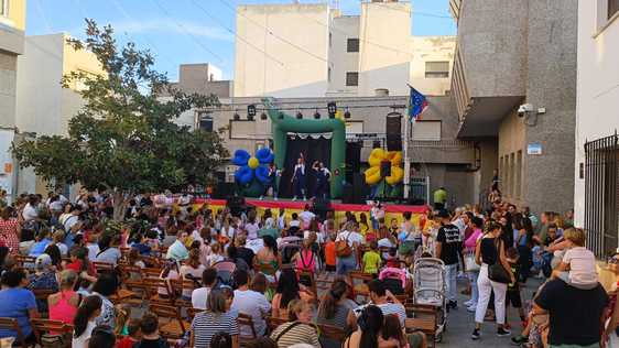 Centenares de niños disfrutaron del musical infantil 'El Patio de mi casa'.