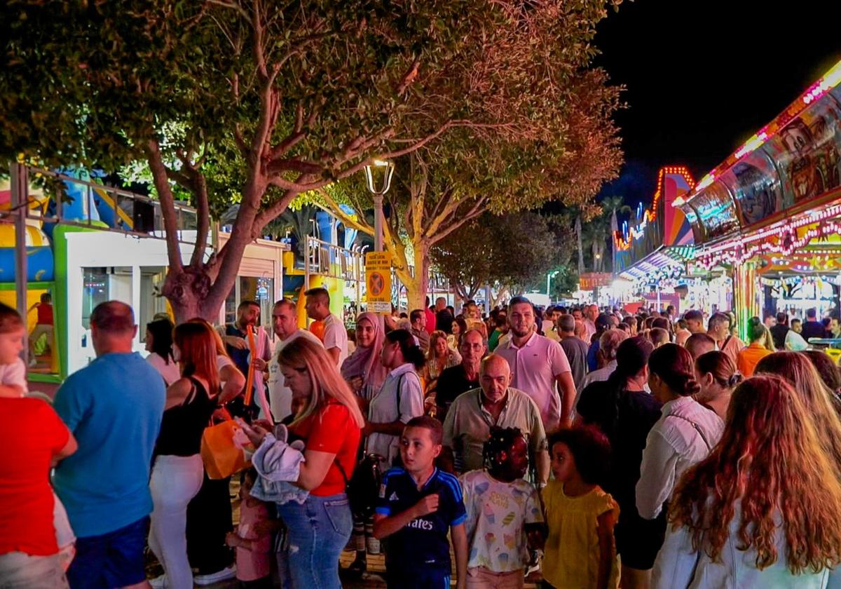 Roqueteros disfrutando de las fiestas patronales en honor a la Virgen del Rosario.