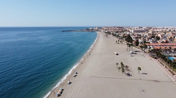 Roquetas se consolida como destino preferente de Andalucía con cerca de 98.000 turistas en agosto