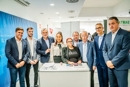 Algunos representantes políticos y colaboradores del evento.