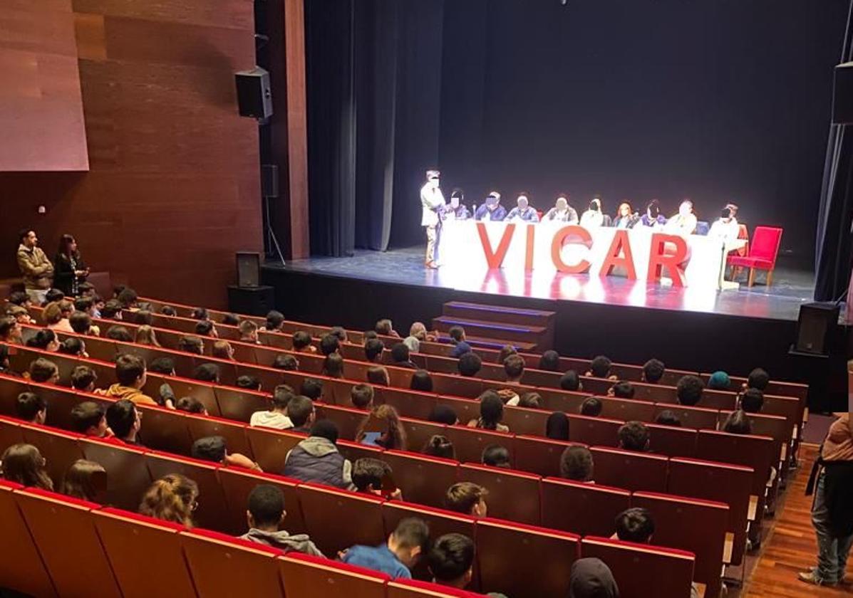 Varios centenares de niños asistieron a las charlas en el Auditorio.