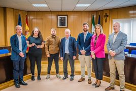 Representantes de los negocios locales en el Consistorio.