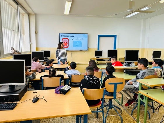 Escolares en clase.