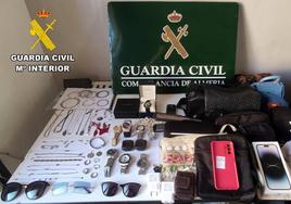 Material presuntamente robado recuperado por la Guardia Civil.