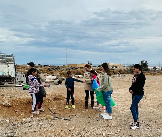 La Comunidad Gitana aprende valores para fomentar el reciclaje