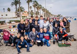 Miles de personas se acercaron a las playas de Roquetas para disfrutar de la jornada.