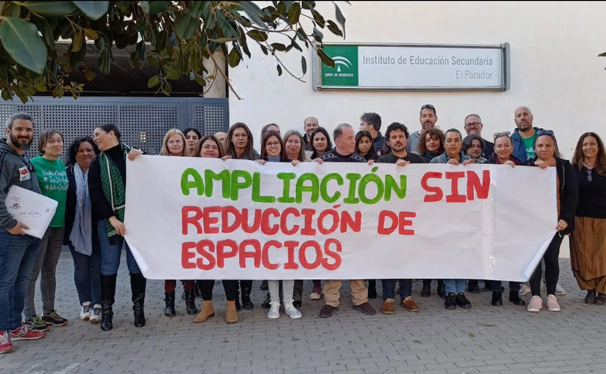 Denuncian la reducción de espacios comunes para habilitar aulas en el IES El Parador