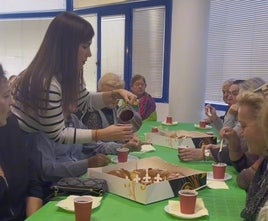 María Ángeles Alcoba, concejala del Mayor, en un centro del municipio.