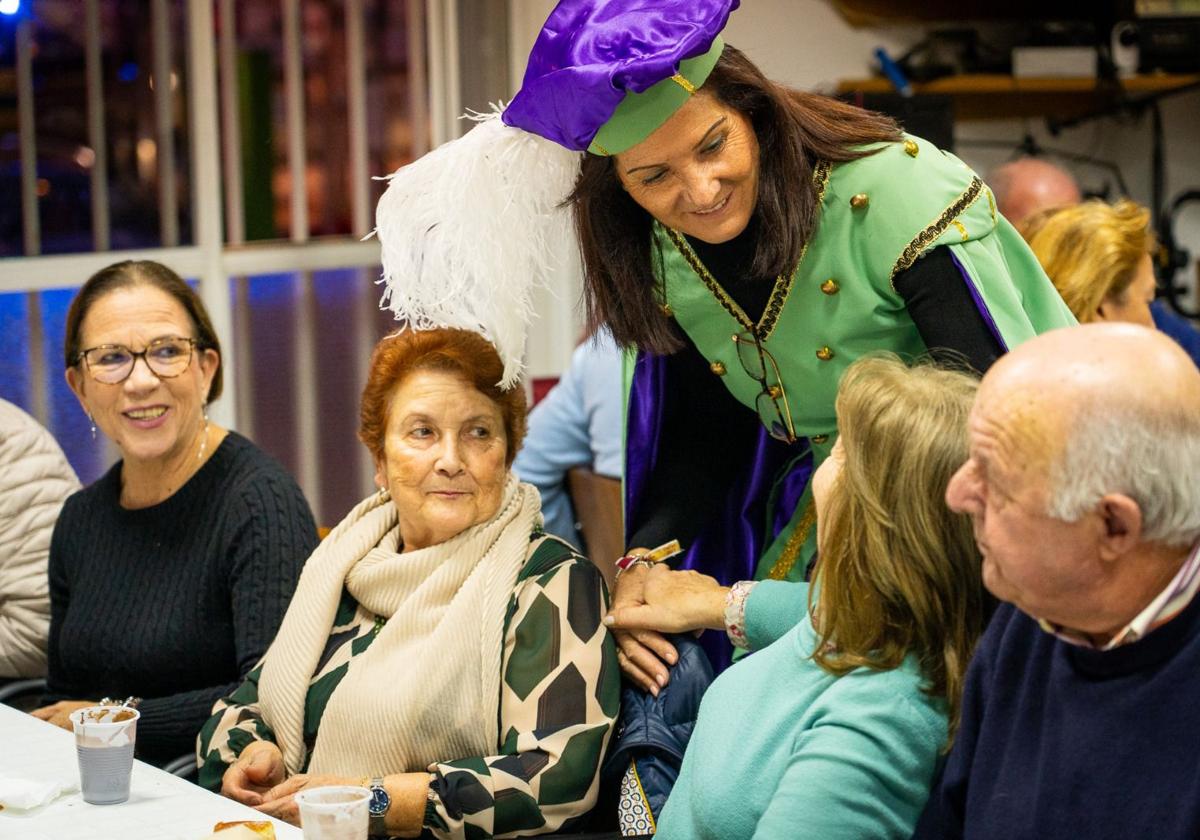 María Ángeles Alcoba, concejala del Mayor, en un centro del municipio.