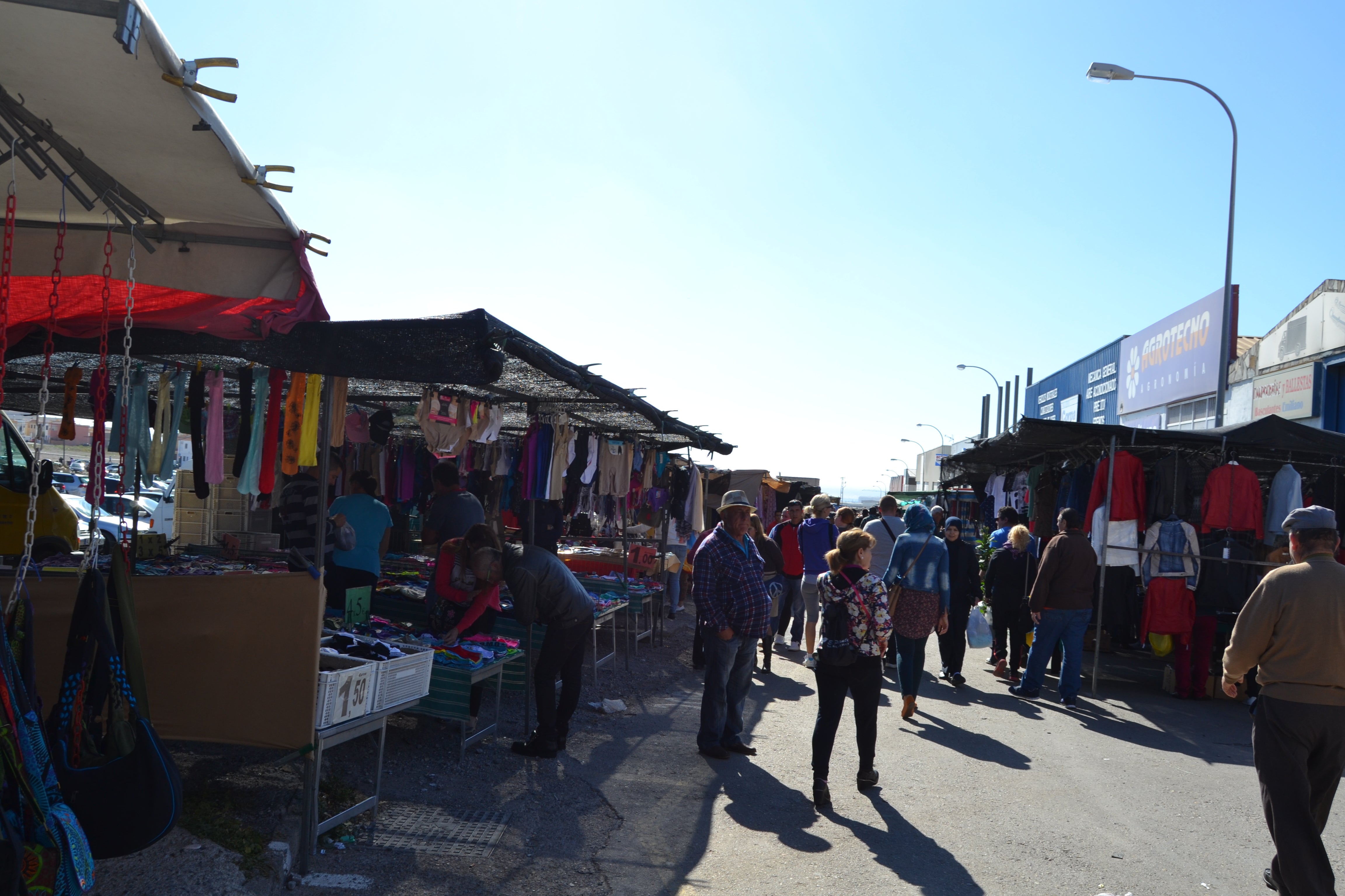 Vícar potenciará el mercadillo mejorando sus accesos