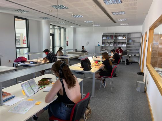 Vícar amplía el horario de las salas de estudio por los exámenes