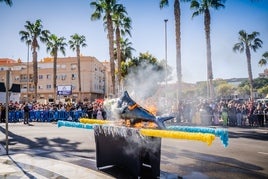 Imagen de parte de la expectación del Entierro de la Sardina