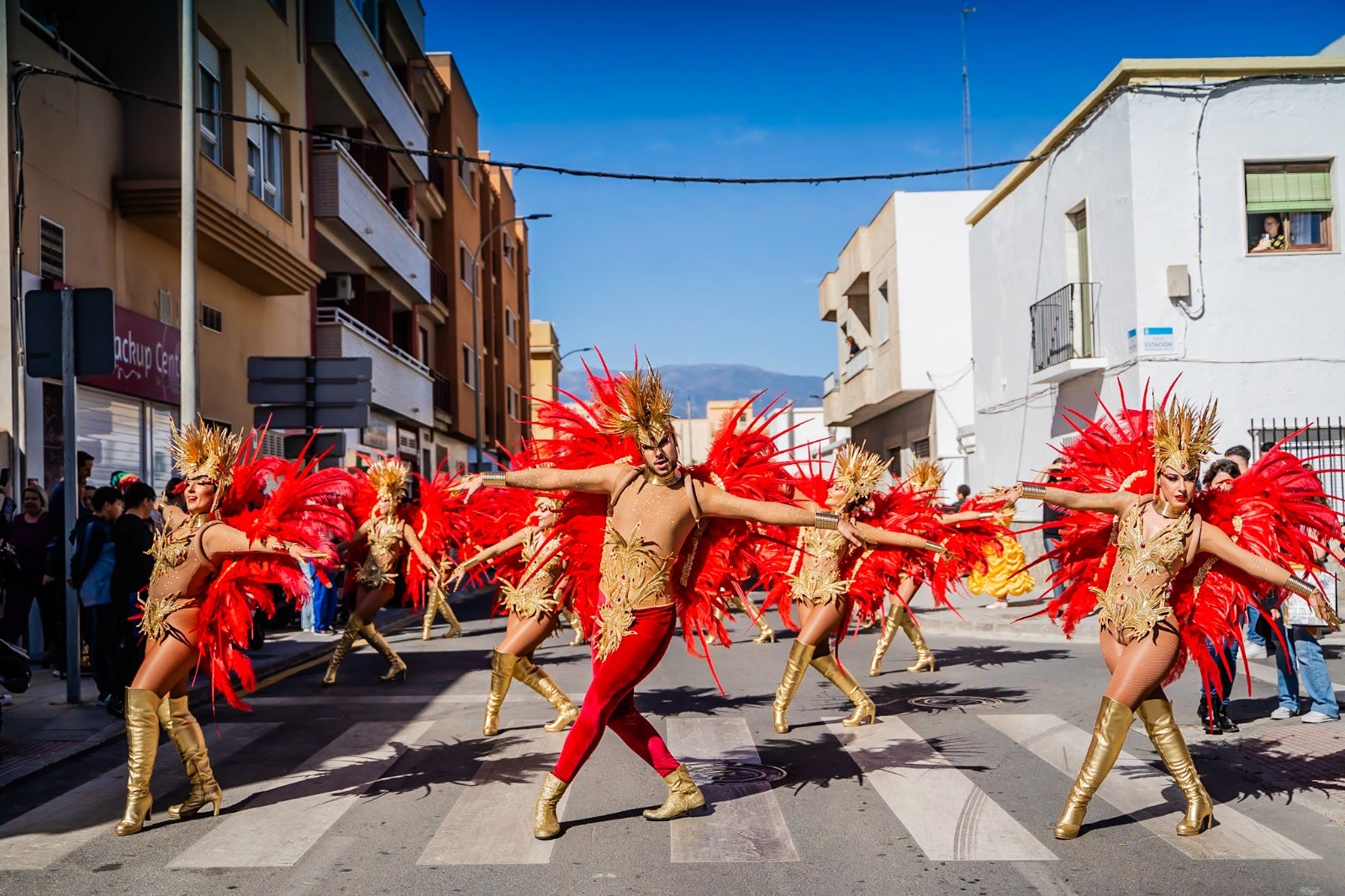 La imágenes del tradicional Entierro de la Sardina en Roquetas de Mar y El Parador
