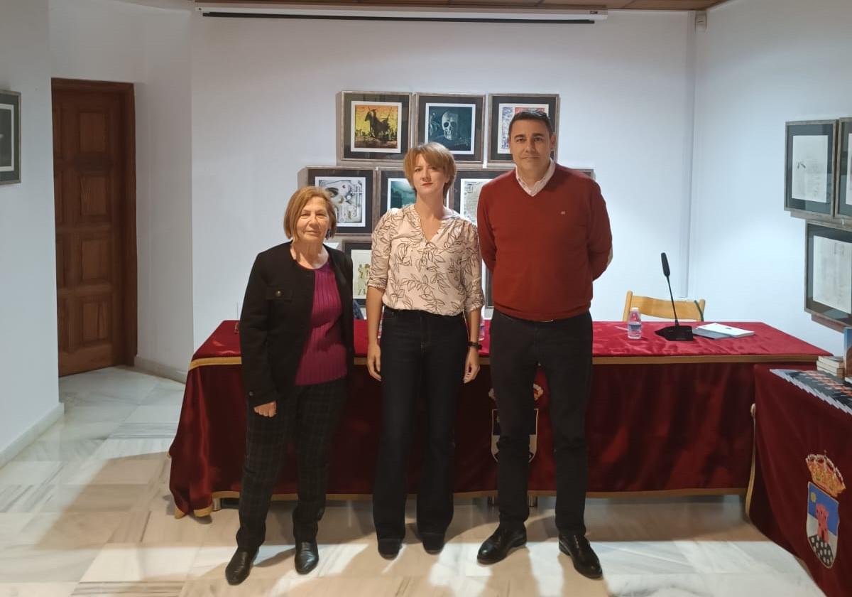 Nina V. Schneider presenta su nuevo poemario Te entiendo amor' en el Castillo de Santa Ana en Roquetas