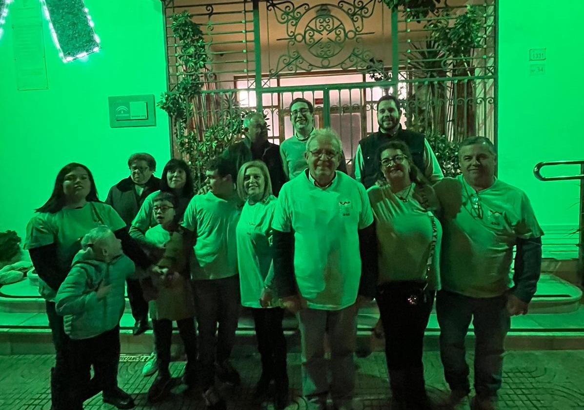 El municpio de Vícar puso la fachada del Consistorio de verde.