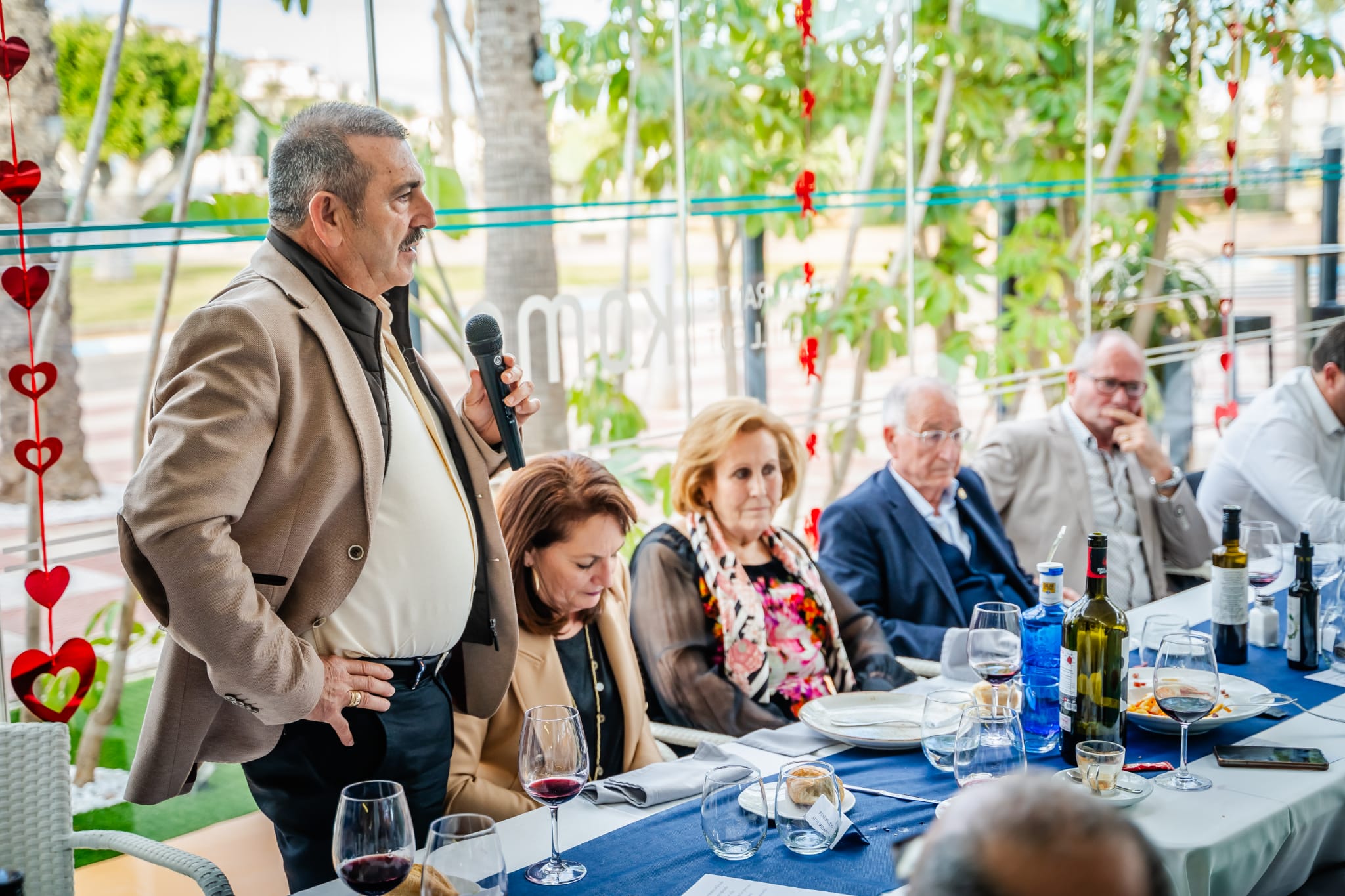 Las imágenes de la despedia de Francisco García, un policía único en Roquetas