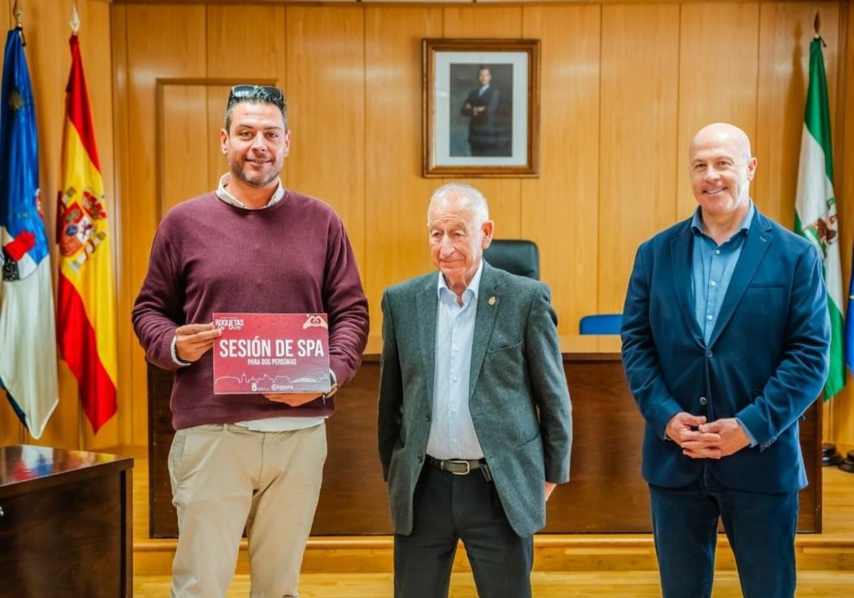 Uno de los ganadores de los premios por San Valentín.