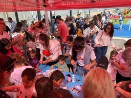 Una gran cantidad de niños disfrutaron de las actividades en Vícar.
