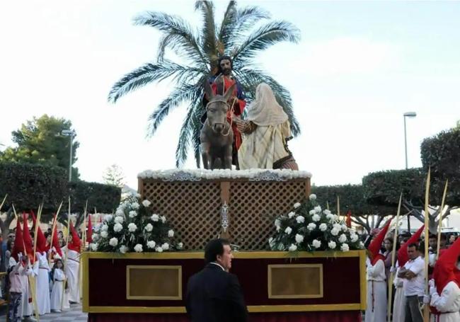 La Borriquita procesiona por Roquetas de Mar.