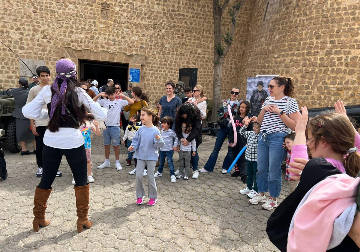 Las familias se embarcan en una visita marinera llena de emociones y aprendizaje hasta el Aula del Mar