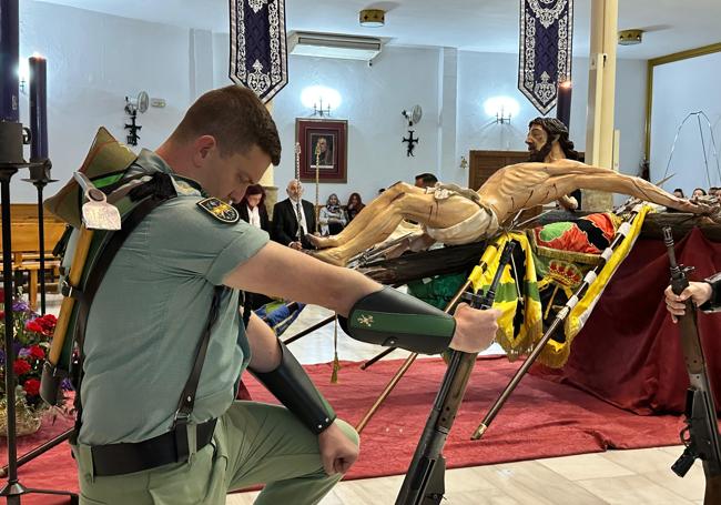 Momento durante la Guardia al Santísimo Cristo de la Buena Muerte.