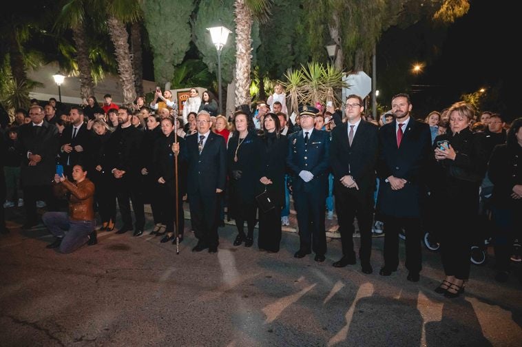 Vícar celebra un Viernes Santo desbordado de pasión y recogimiento