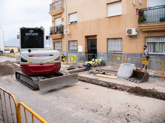 Roquetas renueva el sistema de aguas subterráneas de tres calles municipales