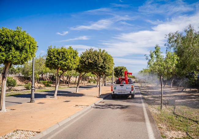 Uno de los vehículos especializados en labores de fumigación.