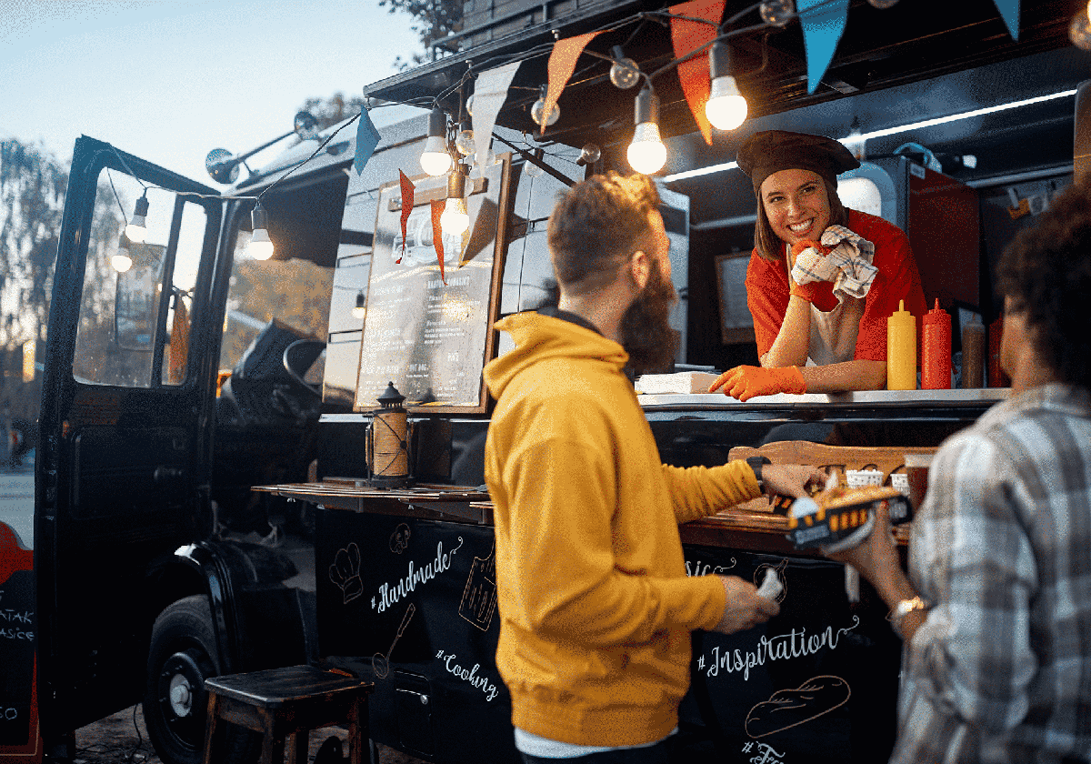 Cuentacuentos, gastronomía exótica y música en directo: propuestas del 'Foodtruck Festival'