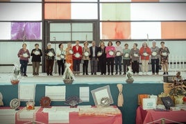 Varias mujeres fueron premiadas por sus trabajos creativos.