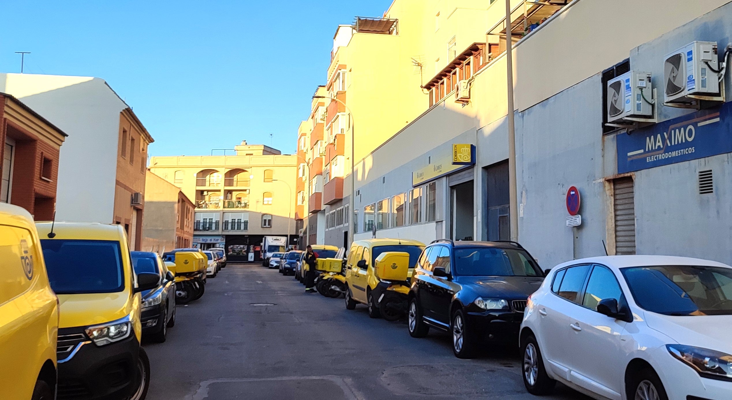 Unidad de reparto de Correos en la localidad de Roquetas de Mar.