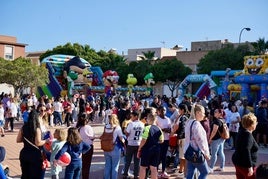 La juventud disfrutando en la localidad vicaria.