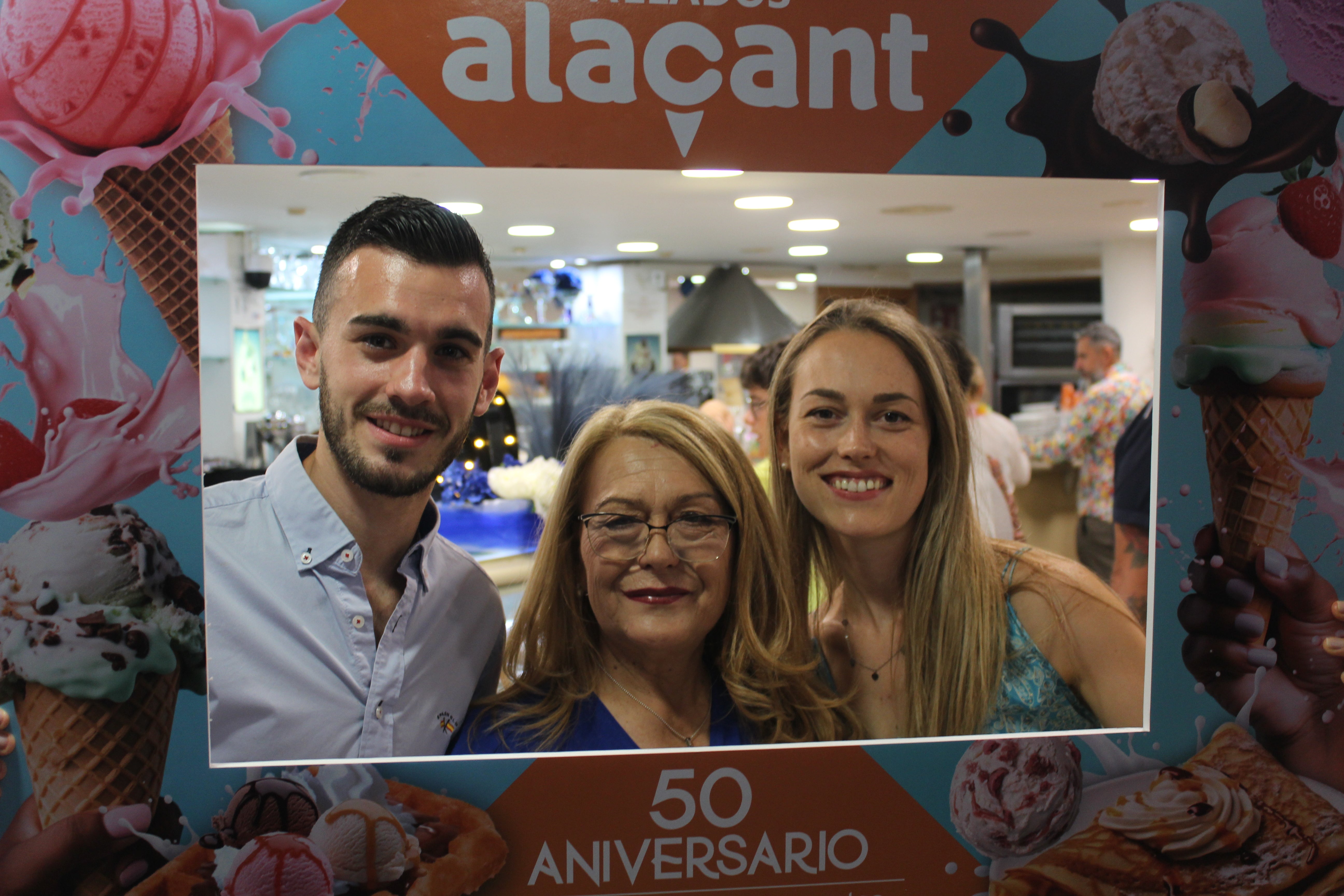 Así fue la celebración del 50 aniversario de la Heladería Alacant de Roquetas de Mar